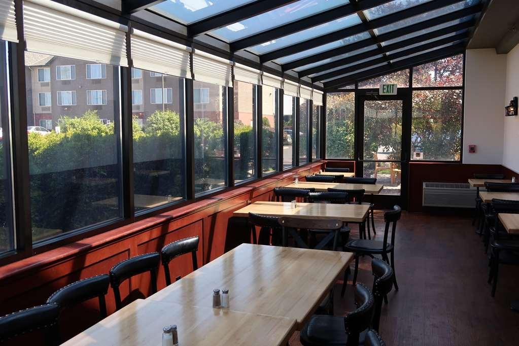 赫米斯顿牛津套房酒店 餐厅 照片